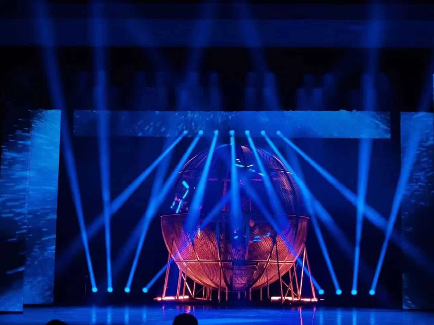 Red Theatre Beijing Acrobatics Show for Foreign Visitors