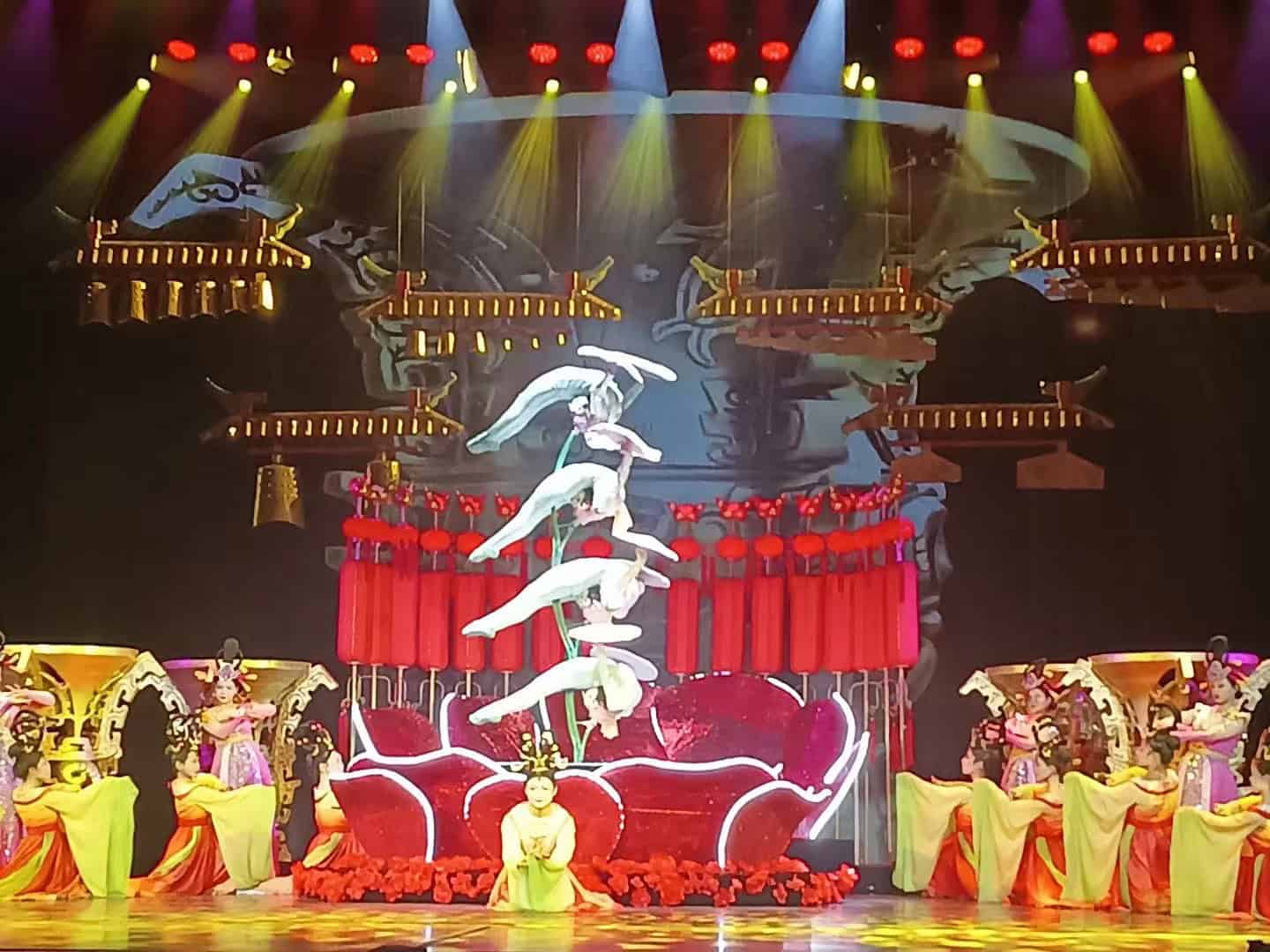 Red Theatre vs Chaoyang Theatre Acrobatics Show