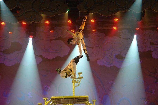 Red Theatre vs Chaoyang Theatre Acrobatics Show