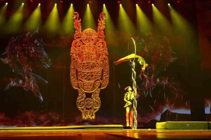 Red Theatre vs Chaoyang Theatre Acrobatics Show