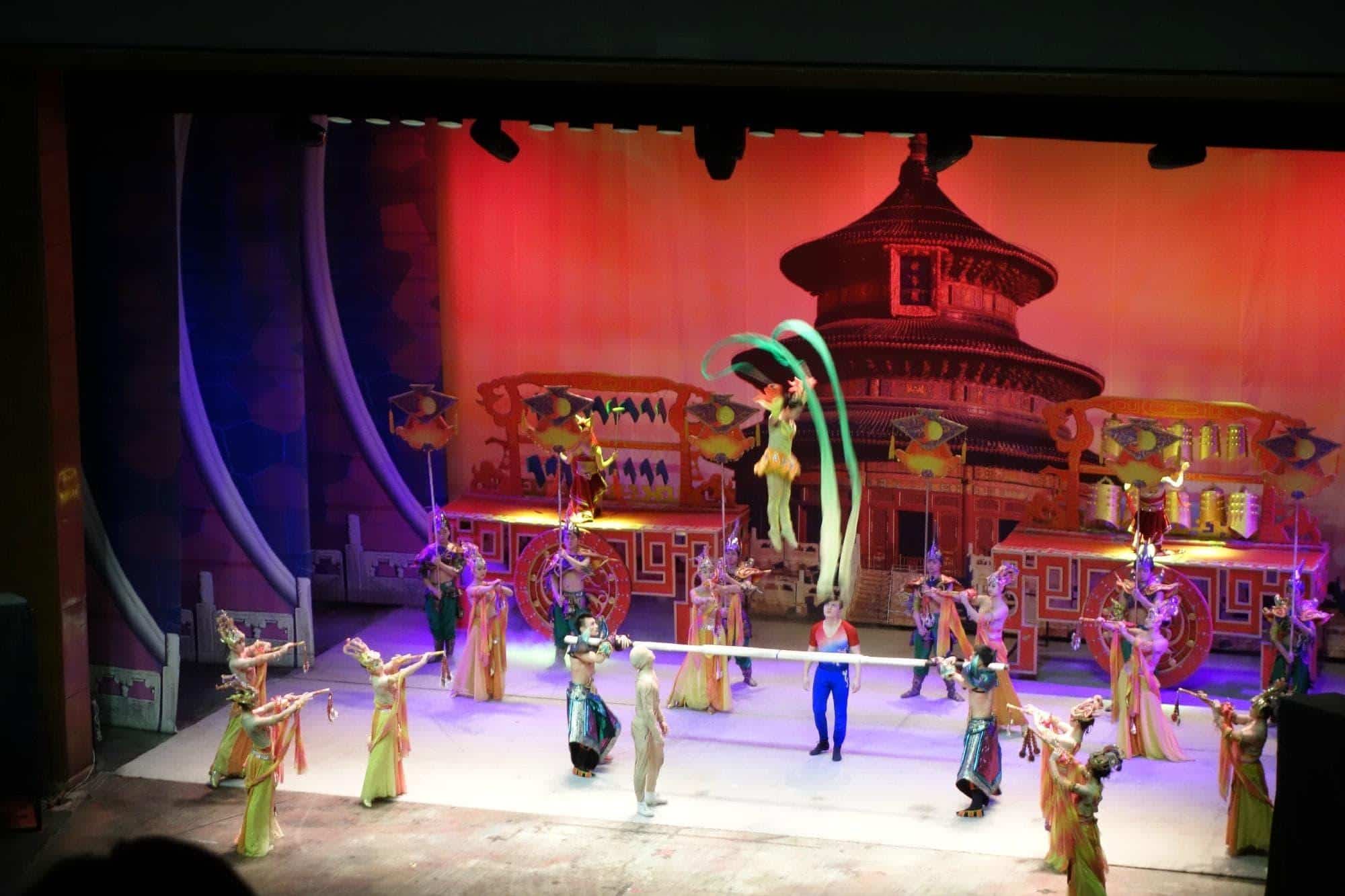 Red Theatre vs Chaoyang Theatre Acrobatics Show