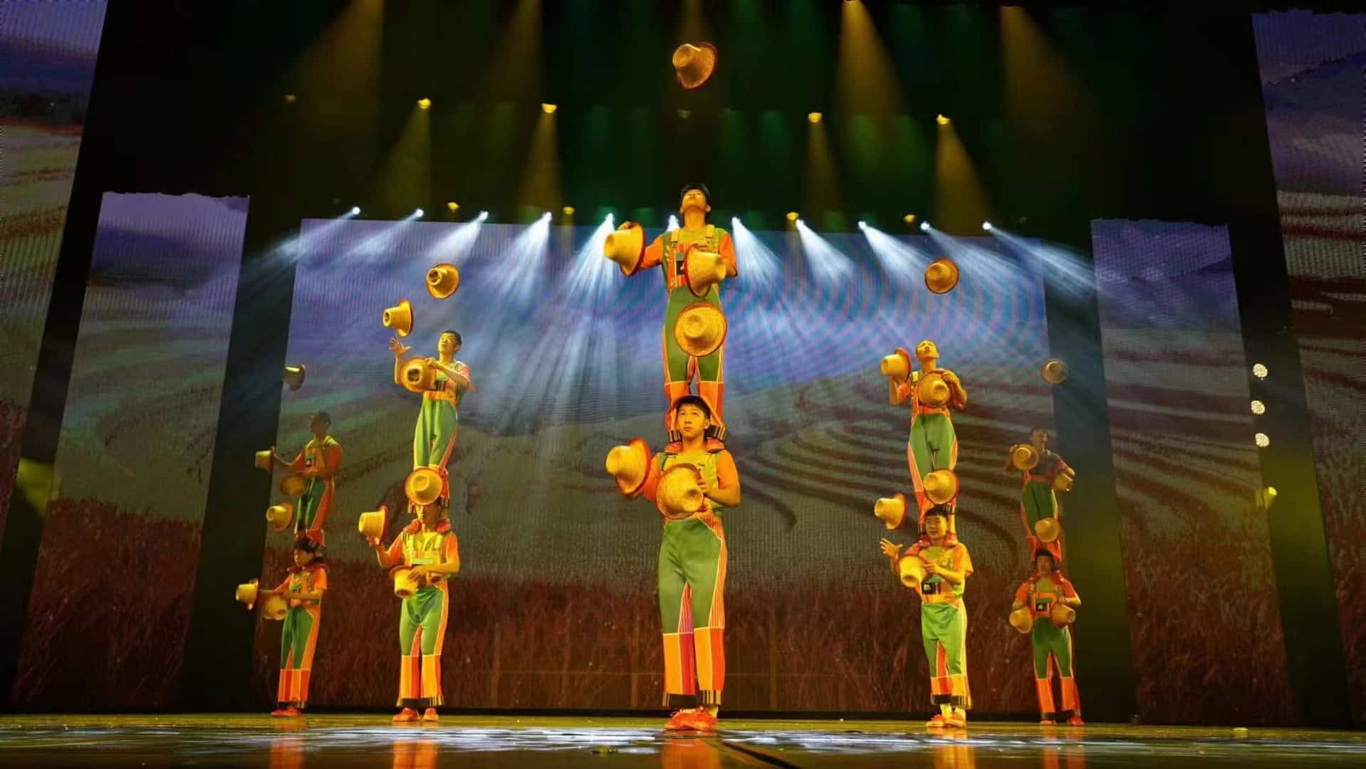 Suining Acrobatic Troupe History: From Sichuan Tradition to Beijing Stage